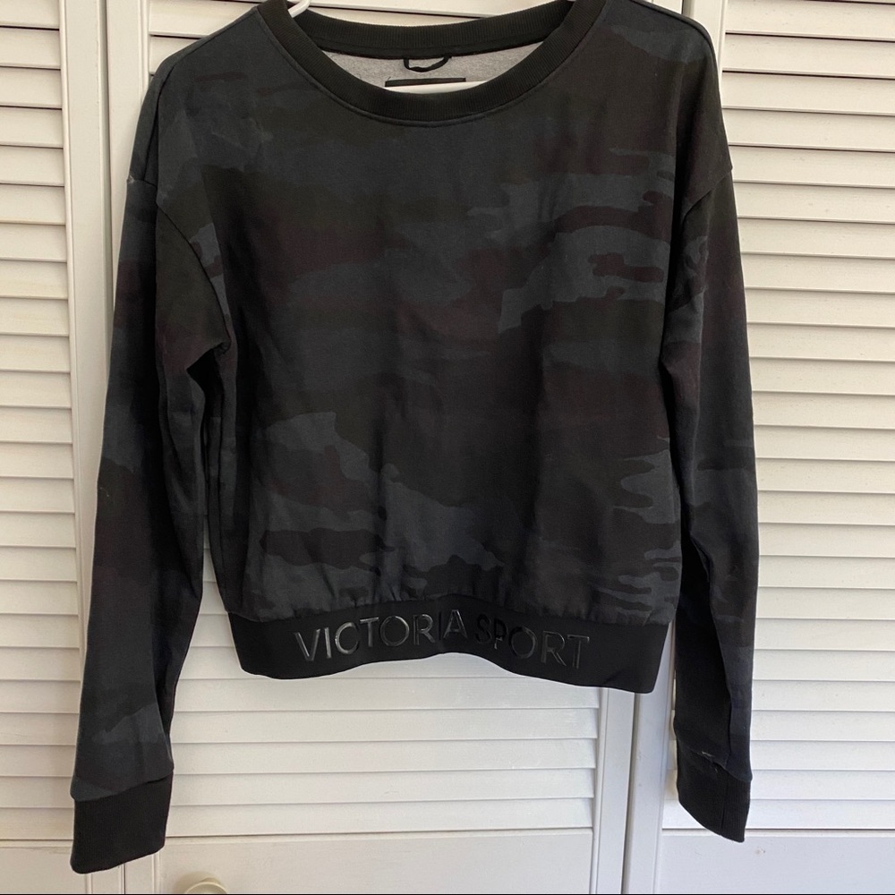 Victoria’s Secret Sport camo crewneck